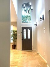 5739 Henniker Dr in Houston, TX - Foto de edificio - Building Photo