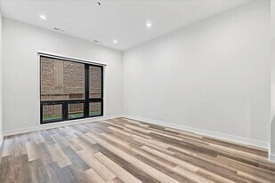 2317 N Clark St in Chicago, IL - Building Photo