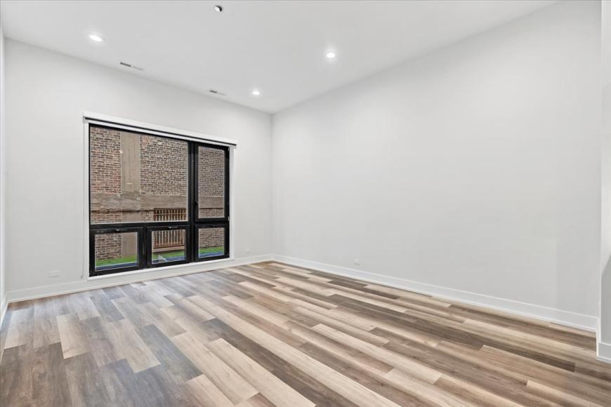 2317 N Clark St in Chicago, IL - Building Photo