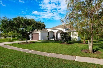 2358 Kings Lake Blvd in Naples, FL - Building Photo - Building Photo