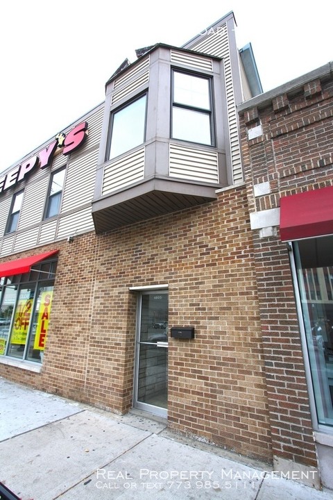 4805 W Irving Park Rd-Unit -Unit #2 in Chicago, IL - Foto de edificio