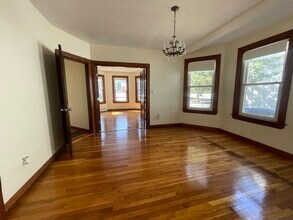 48 Chester Ave, Unit 1 in Medford, MA - Foto de edificio - Building Photo