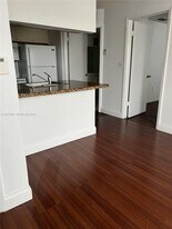 17500 NW 67th Ct in Hialeah, FL - Building Photo