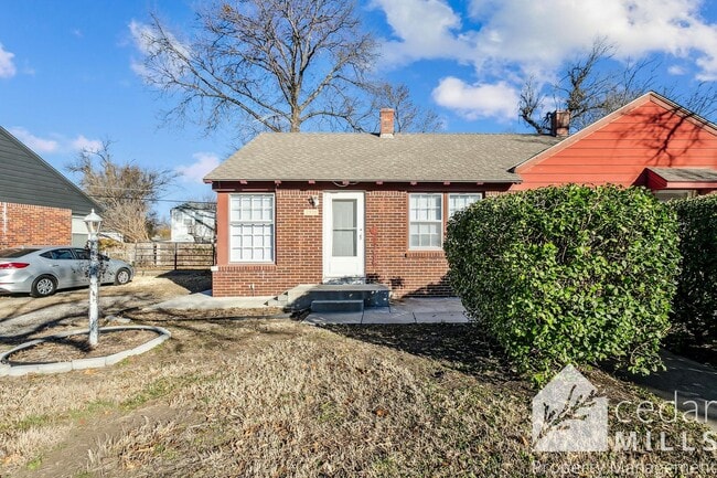 property at 2520 E Wilma St