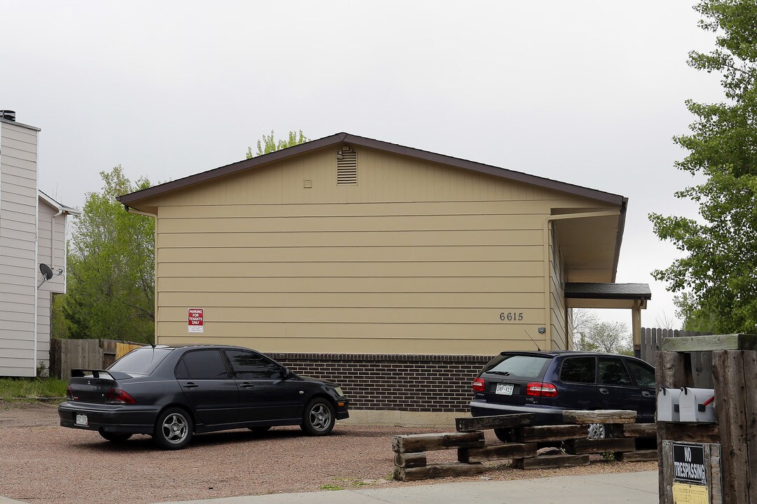 6615-6619 Pahokee Ct in Colorado Springs, CO - Building Photo