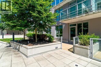5599 Cooney Rd. in Richmond, BC - Building Photo - Building Photo