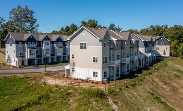 Amelia Villages in Nashua, NH - Building Photo - Building Photo