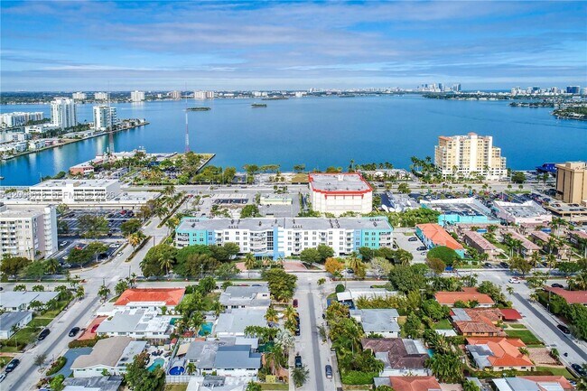 1555 N Treasure Dr in North Bay Village, FL - Building Photo - Building Photo