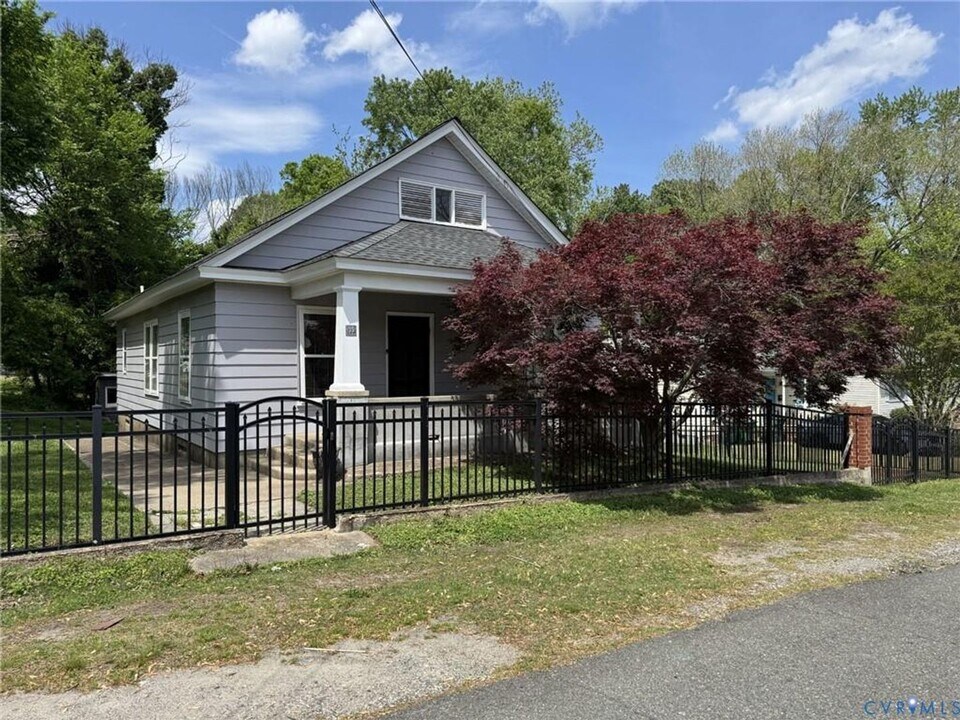 122 N Elm Ave in Highland Springs, VA - Building Photo