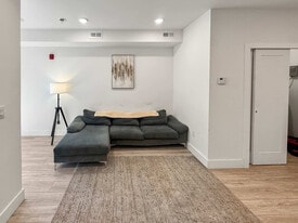 2400 E Huntingdon St in Philadelphia, PA - Building Photo