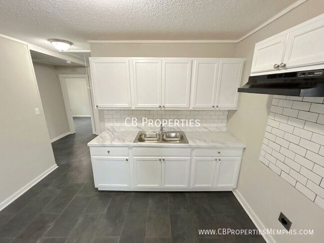 2971 Forest Ave in Memphis, TN - Building Photo - Building Photo