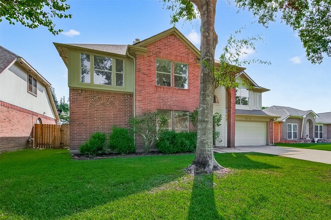1826 Oak Valley Dr in Kemah, TX - Foto de edificio - Building Photo