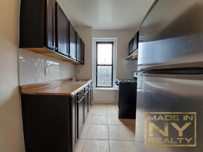 29-07 31st Ave in Queens, NY - Building Photo - Building Photo