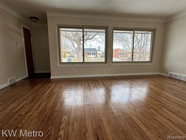 21624 Winshall St in St. Clair Shores, MI - Building Photo - Building Photo