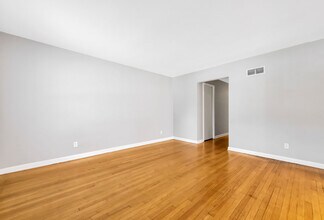 7116 Clayton Rd in Clayton, MO - Building Photo - Building Photo