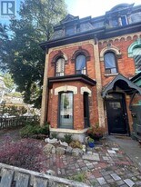 263 Wellesley St E in Toronto, ON - Building Photo