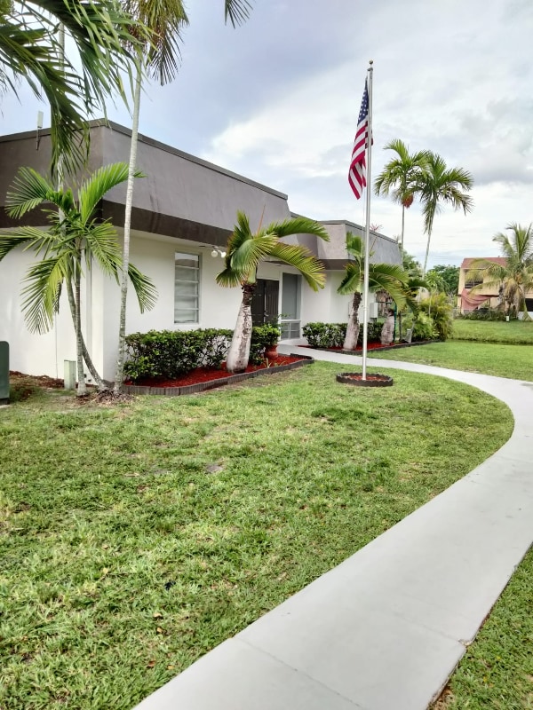 property at 10395 N Kendall Dr