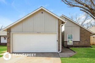 725 Lapwing Rd in Edmond, OK - Building Photo