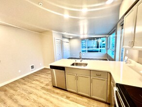 2330 Yakima Ct in Tacoma, WA - Foto de edificio - Building Photo