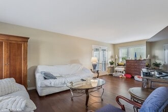 48 Kingston Dr in Oak Brook, IL - Building Photo - Building Photo
