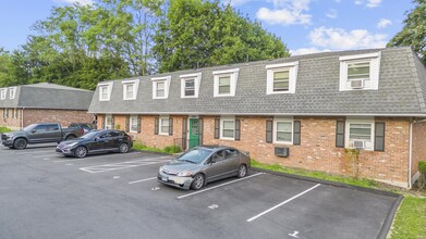 Long Acre Condominiums in Waterbury, CT - Building Photo - Building Photo