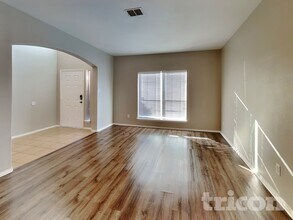 2784 Sweetbriar Ln in Grand Prairie, TX - Building Photo - Building Photo