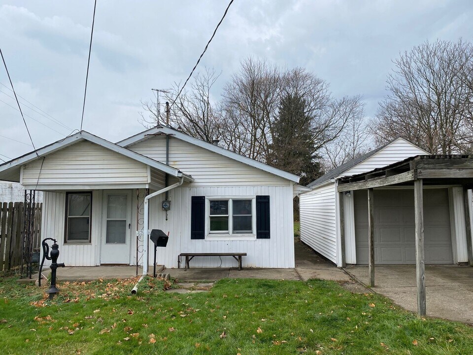 3215 Roosevelt Ave NE in Canton, OH - Building Photo