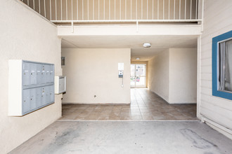 Bell Court Apartments in Anaheim, CA - Building Photo - Interior Photo