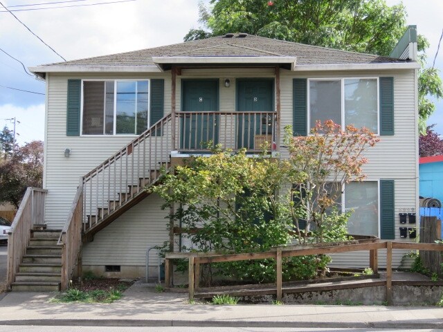 5222 SE Holgate Blvd in Portland, OR - Foto de edificio
