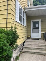 402 S Memorial Dr, Unit 4 Upper Back in Appleton, WI - Building Photo