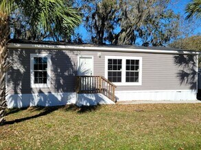 11211 East Bay Rd in Gibsonton, FL - Building Photo - Building Photo