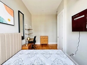 Furnished room/NOT APARTMENT in Brooklyn, NY - Foto de edificio - Building Photo