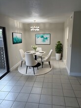 11440 8th Way N, Unit 205 in St. Petersburg, FL - Foto de edificio - Building Photo