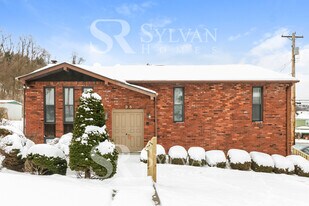 98 Carmella Dr in White Oak, PA - Building Photo