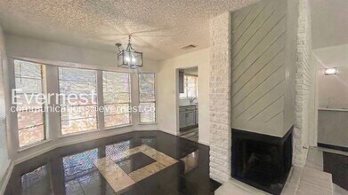 8311 Shallow Creek Dr in San Antonio, TX - Foto de edificio - Building Photo