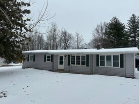 1066 Alton Station Rd in Lawrenceburg, KY - Building Photo