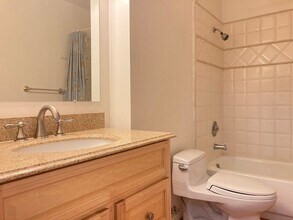 6 Commodore Dr in Emeryville, CA - Building Photo - Building Photo