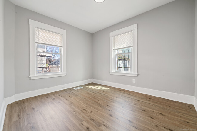391 Sherman Ave in New Haven, CT - Building Photo - Building Photo
