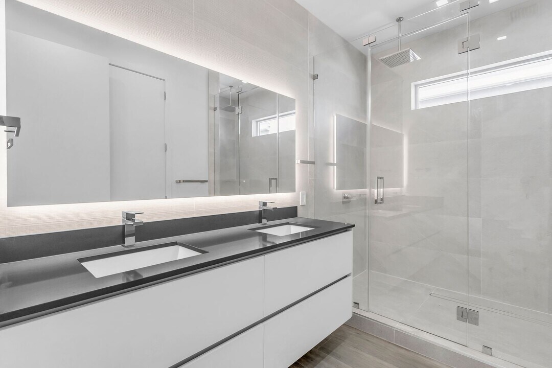 3122 Carter St in Miami, FL - Building Photo