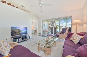 915 New Waterford Dr in Naples, FL - Foto de edificio - Building Photo