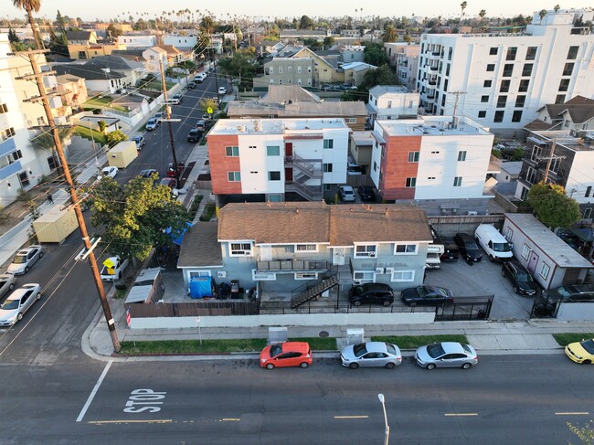 1103 S Hobart Blvd in Los Angeles, CA - Building Photo - Building Photo