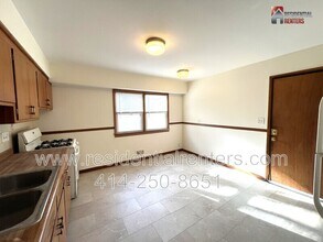 4724 N 49th St in Milwaukee, WI - Building Photo - Building Photo