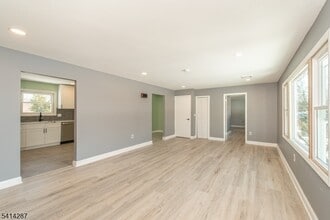 10 Cardinal Ln in Lincoln Park, NJ - Foto de edificio - Building Photo