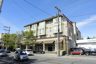 Saxe Apartments in Seattle, WA - Foto de edificio - Building Photo