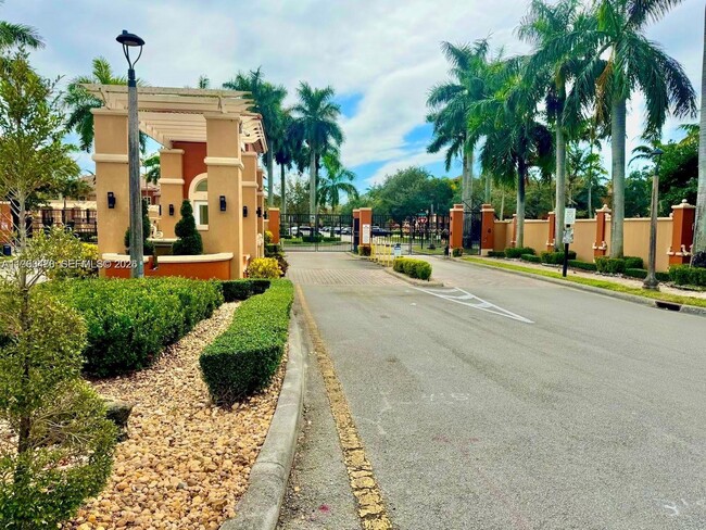 2584 SW 122nd Terrace in Miramar, FL - Building Photo - Building Photo