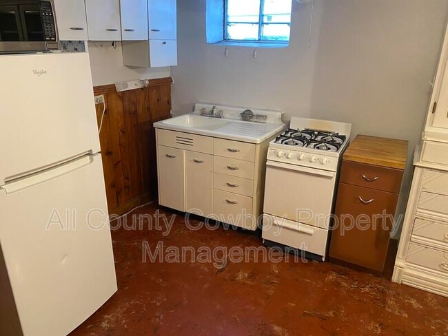 property at 168 N 4th St