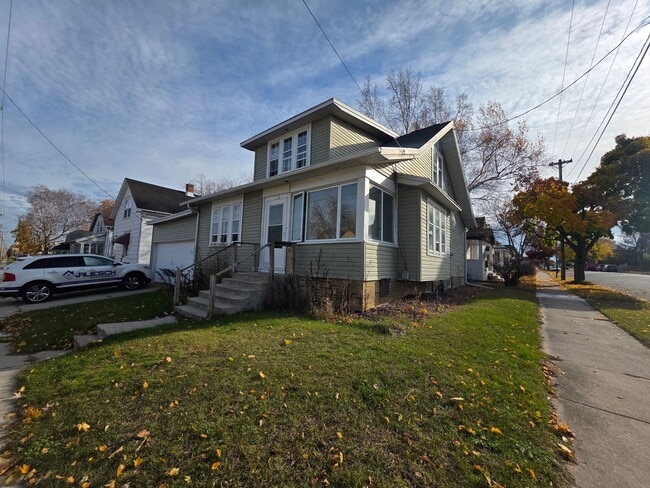 1715 Marshall St in Manitowoc, WI - Building Photo - Building Photo