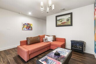 6307 Thurgood Ave in Austin, TX - Foto de edificio - Building Photo