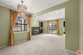 7315 W 82nd St in Los Angeles, CA - Building Photo - Building Photo