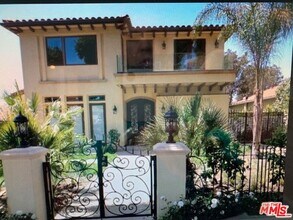 1126 Yale St in Santa Monica, CA - Building Photo - Building Photo